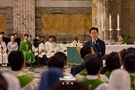 이재명 대통령이 6월 14일(현지 시간) 이탈리아 로마 성 바오로 대성전에서 열린 '평화와 연대를 위한 특별 미사'에서 기념연설을 하고 있다.