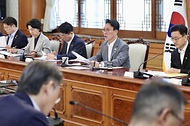 김민석 국무총리가 6월 15일 세종대로 정부서울청사에서 열린 제3차 국토공간 대전환 범정부 추진협의회를 주재하고 있다.