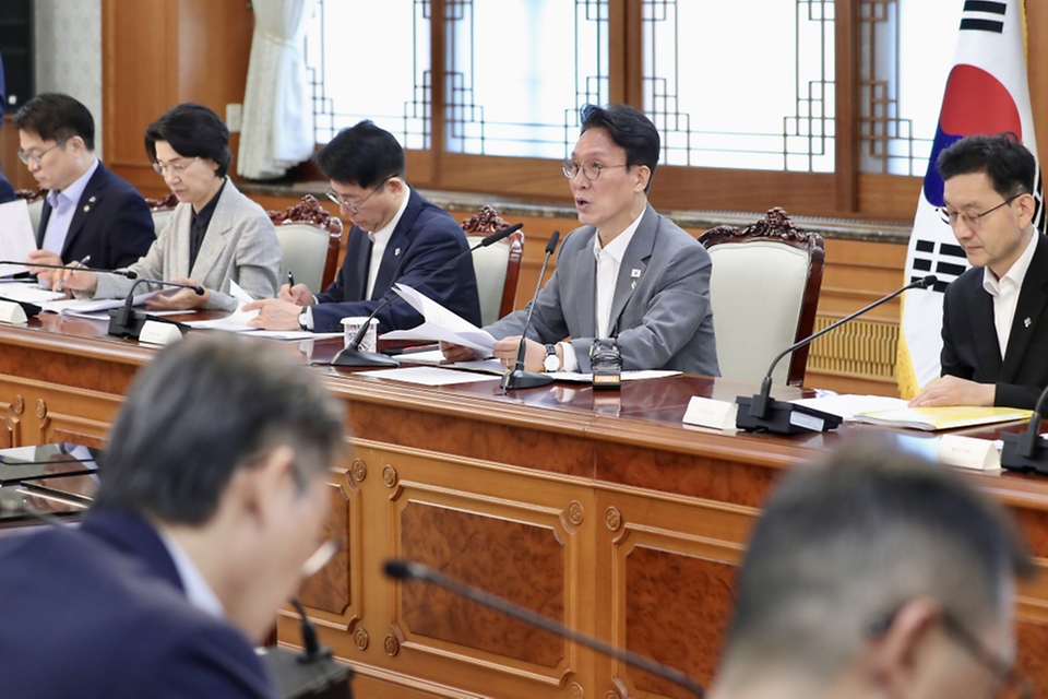 김민석 국무총리가 6월 15일 세종대로 정부서울청사에서 열린 제3차 국토공간 대전환 범정부 추진협의회를 주재하고 있다.