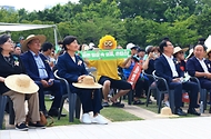 송미령 농림축산식품부 장관이 6월 16일 서울 광장에서 개최된 '2026 농촌여행 페스티벌' 기념행사에 참석하고 있다.