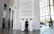 김정관 산업통상부 장관이 6월 16일 아랍에미리트(UAE) 아부다비 국영석유회사(ADNOC) 회의실에서 원유 등 글로벌 자원·에너지 공급망에서 핵심 역할을 수행하는 아부다비 국영석유회사(ADNOC)의 무사베 알 카비(Musabbeh Al Kaabi) 상류 부분(Upstream) CEO 등 주요 고위급 인사들과 회담을 갖고 있다.