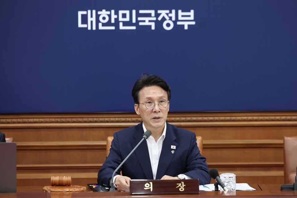 김민석 국무총리가 6월 16일 세종대로 정부서울청사에서 열린 국무회의 겸 비상경제본부회의를 주재, 모두발언을 하고 있다.