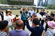 송미령 농림축산식품부 장관이 6월 16일 서울 광장에서 개최된 '2026 농촌여행 페스티벌' 기념행사에 참석하고 있다.