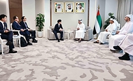 김정관 산업통상부 장관이 6월 16일(현지 시간) 아랍에미리트(UAE) 에너지인프라부를 방문해, 셰리프 살림 알 올라마(Sharif Salim Al Olama) 에너지인프라부 차관 등 UAE 원전 관련 핵심 기관 고위급 인사들과의 면담을 갖고, 바라카 원전 운영의 전주기 협력 심화를 위해 진행하고 있는 핵연료의 안정적 수급, 원전 정비 협력 강화, 원전 운영의 인공지능(AI)·디지털전환(DT) 적용 확대에 관한 양국 기업 간 협력 프로젝트 추진 현황을 점검하고 향후 사업 구체화 방안 등을 논의하고 있다.