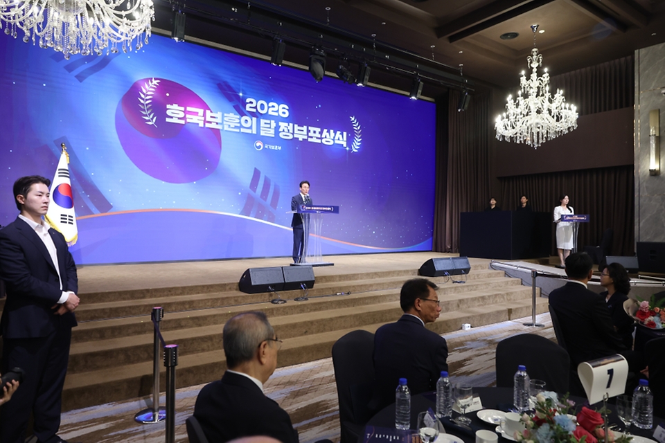 김민석 국무총리가 6월 19일 용산구 피스앤파크 컨벤션에서 열린 2026년 호국보훈의 달 정부포상식에 참석, 축사를 하고 있다.