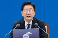 이재명 대통령이 6월 19일 청와대에서 열린 수석보좌관회의에서 발언하고 있다.