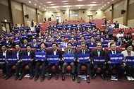 김민석 국무총리가 6월 21일 국회 의원회관에서 열린 민주당 6·3 지방선거 단체장 당선자 워크숍에 참석, 축사를 하고 있다.