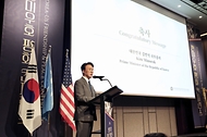 김민석 국무총리가 6월 21일 용산구 그랜드 하얏트 서울에서 열린 한미우호 평화 콘퍼런스에 참석, 축사를 하고 있다.