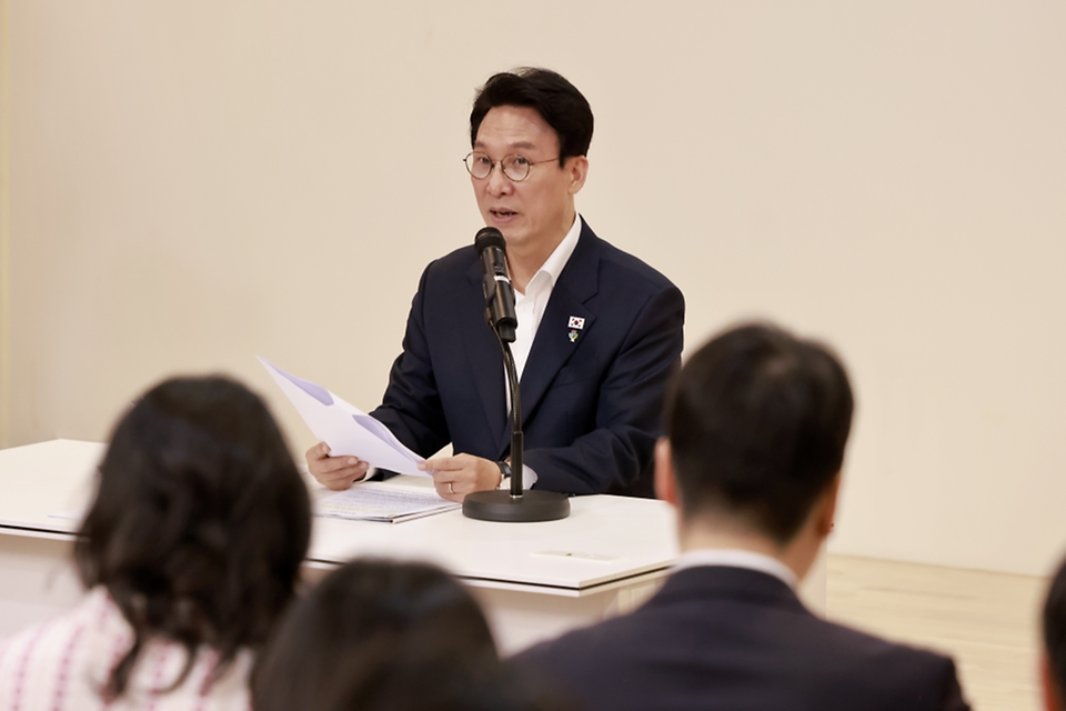 김민석 국무총리가 6월 22일 세종대로 정부서울청사에서 열린 출입기자 간담회에서 발언을 하고 있다.