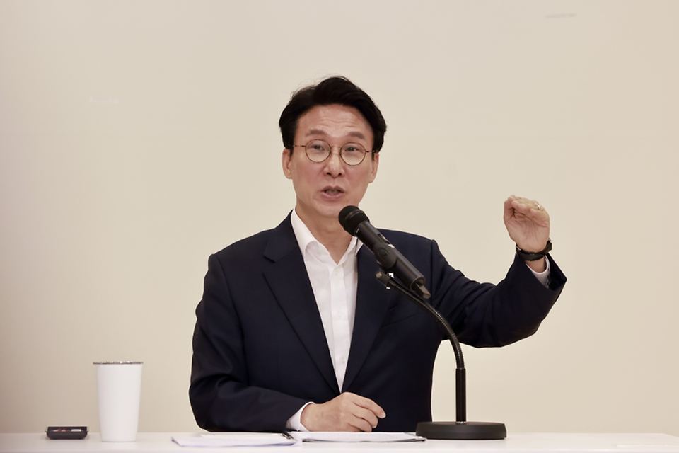 김민석 국무총리가 6월 22일 세종대로 정부서울청사에서 열린 출입기자 간담회에서 발언을 하고 있다.