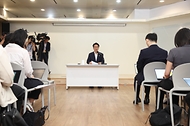 김민석 국무총리가 6월 22일 세종대로 정부서울청사에서 열린 출입기자 간담회에서 발언을 하고 있다.
