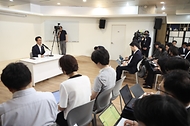 김민석 국무총리가 6월 22일 세종대로 정부서울청사에서 열린 출입기자 간담회에서 발언을 하고 있다.