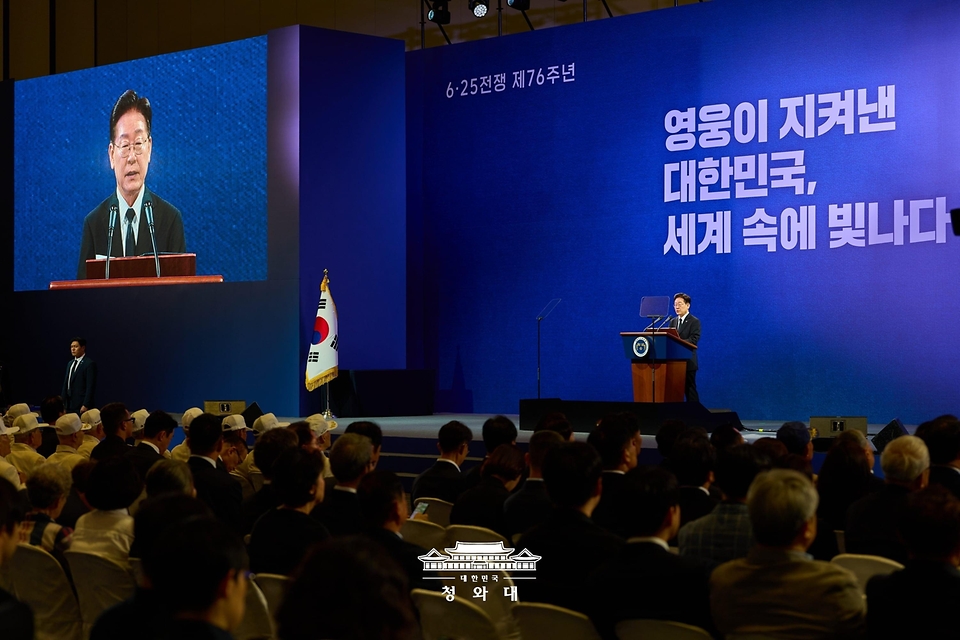이재명 대통령이 6월 25일 수원컨벤션센터에서 열린 6·25전쟁 제76주년 기념식에서 기념사를 하고 있다.