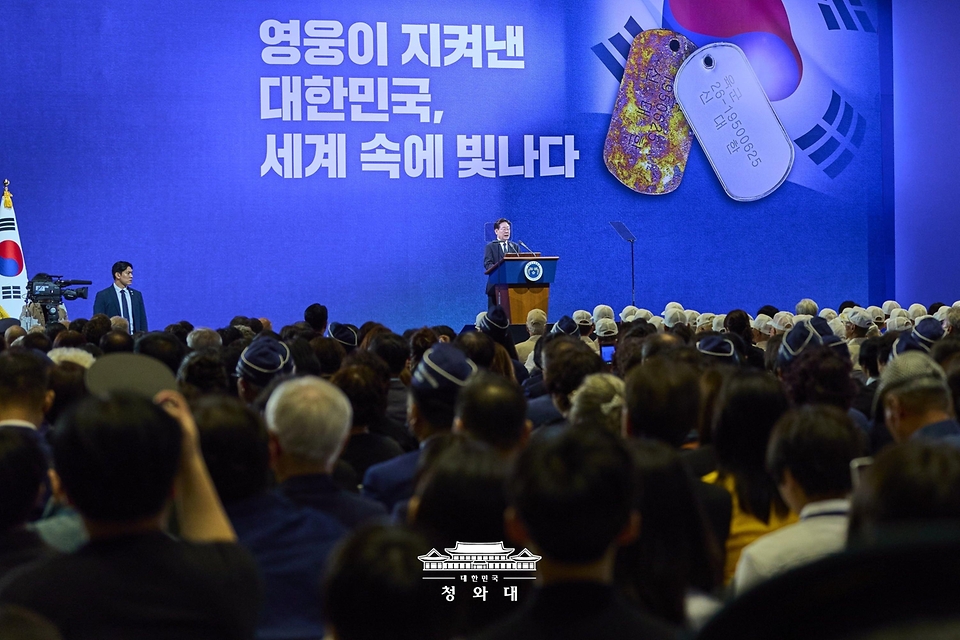 이재명 대통령이 6월 25일 수원컨벤션센터에서 열린 6·25전쟁 제76주년 기념식에서 기념사를 하고 있다.