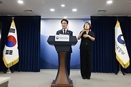 김민석 국무총리가 6월 25일 세종대로 정부서울청사에서 현안 관련 브리핑을 하고 있다.