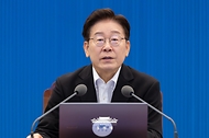 이재명 대통령이 6월 25일 청와대에서 열린 수석보좌관회의에서 발언하고 있다.