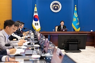 이재명 대통령이 6월 25일 청와대에서 열린 수석보좌관회의에서 발언하고 있다.