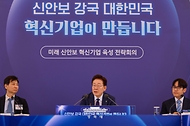 이재명 대통령이 6월 26일 청와대에서 열린 '미래신안보 혁신기업 육성전략' 회의에서 발언하고 있다.