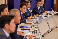 이재명 대통령이 6월 26일 청와대에서 열린 '미래신안보 혁신기업 육성전략' 회의에서 발언하고 있다.