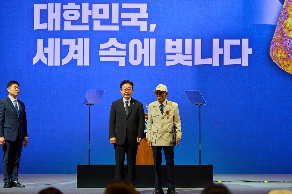 이재명 대통령이 6월 25일 경기도 수원컨벤션센터에서 열린 6·25전쟁 제76주년 기념식에서 기념사를 하고 있다.