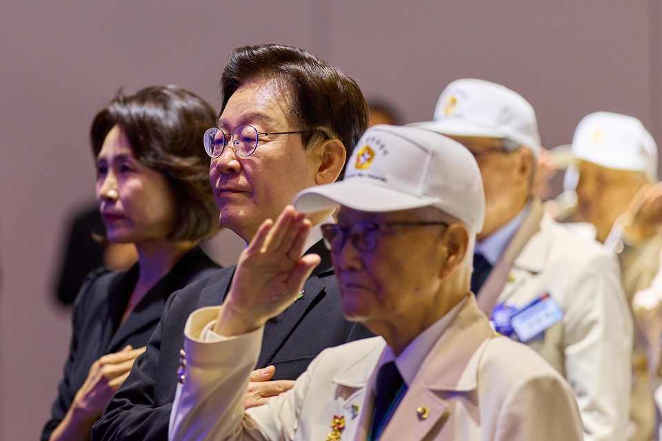 이재명 대통령이 6월 25일 경기도 수원컨벤션센터에서 열린 6·25전쟁 제76주년 기념식에서 기념사를 하고 있다.