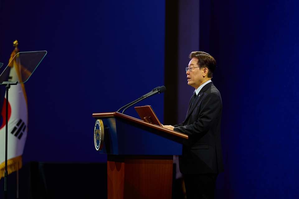 이재명 대통령이 6월 25일 경기도 수원컨벤션센터에서 열린 6·25전쟁 제76주년 기념식에서 기념사를 하고 있다.