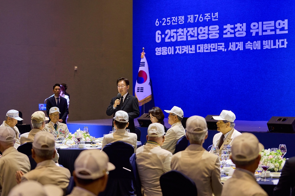 이재명 대통령이 6월 25일 경기도 수원컨벤션센터에서 열린 6·25전쟁 제76주년 기념식에서 기념사를 하고 있다.