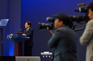 이재명 대통령이 6월 30일 광주 김대중컨벤션센터에서 열린 서남권 첨단산업 발전비전 국민보고회에서 축사하고 있다.