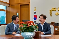 이재명 대통령과 김민석 총리가 6월 29일 마지막 주례보고 회동을 하고 있다.