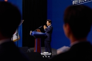 이재명 대통령이 7월 2일 충남 아산시에서 열린 충청권 첨단산업 발전비전 국민보고회에서 축사를 하고 있다.