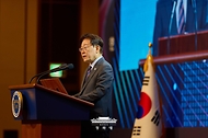 이재명 대통령이 7월 1일 인천 중구 영종도 인스파이어 리조트에서 열린 제22기 민주평통 유라시아 지역회의에서 격려사를 하고 있다.
