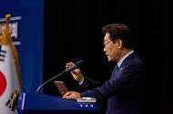 이재명 대통령이 7월 2일 충남 아산시에서 열린 충청권 첨단산업 발전비전 국민보고회에서 축사를 하고 있다.