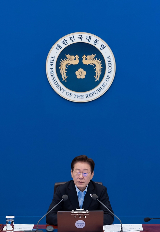 이재명 대통령이 7월 2일 청와대에서 열린 수석보좌관회의에서 발언하고 있다.
