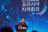 이재명 대통령이 7월 1일 인천 중구 영종도 인스파이어 리조트에서 열린 제22기 민주평통 유라시아 지역회의에서 격려사를 하고 있다.
