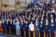 한성숙 국무총리가 7월 2일 세종 다솜로 정부세종청사에서 열린 제50대 국무총리 취임식에서 취임사를 하고 있다.