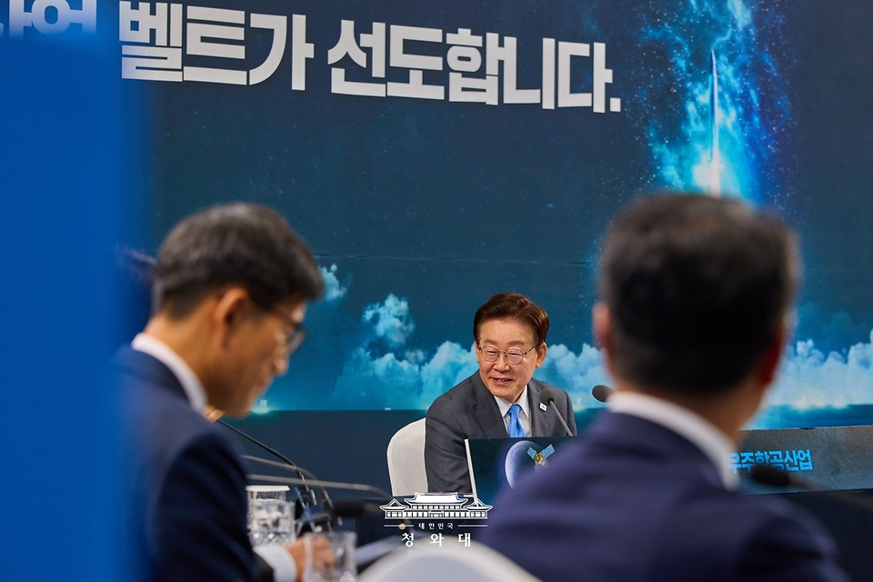 이재명 대통령이 7월 3일 경남 진주시에서 열린 제5회 국가우주위원회에서 발언하고 있다.