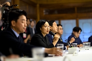 한성숙 국무총리가 7월 5일 서울 종로구 삼청동 총리공관에서 열린 고위당정협의회에서 발언하고 있다.