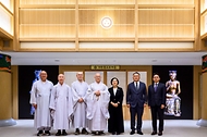 한성숙 국무총리가 7월 8일 종로구 조계사를 방문, 대한불교조계종 총무원장 진우스님과 환담을 하고 있다.