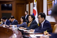 한성숙 국무총리가 7월 9일 서울 종로구 정부서울청사에서 열린 국가정책조정회의에서 발언하고 있다.