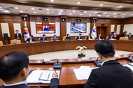 한성숙 국무총리가 7월 9일 서울 종로구 정부서울청사에서 열린 국가정책조정회의에서 발언하고 있다.