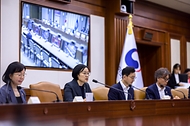 한성숙 국무총리가 7월 9일 서울 종로구 정부서울청사에서 열린 국가정책조정회의에서 발언하고 있다.
