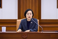 한성숙 국무총리가 7월 9일 서울 종로구 정부서울청사에서 열린 국가정책조정회의에서 발언하고 있다.
