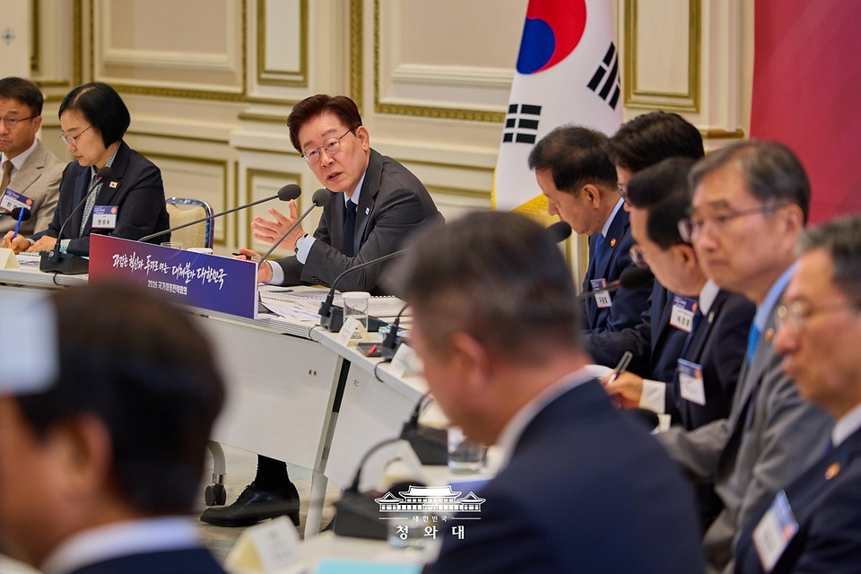 이재명 대통령이 7월 13일 청와대에서 열린 국가재정전략회의에서 발언하고 있다.