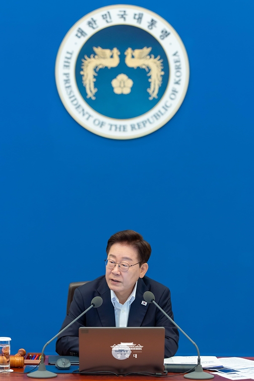 이재명 대통령이 7월 14일 청와대에서 열린 국무회의에서 발언하고 있다.