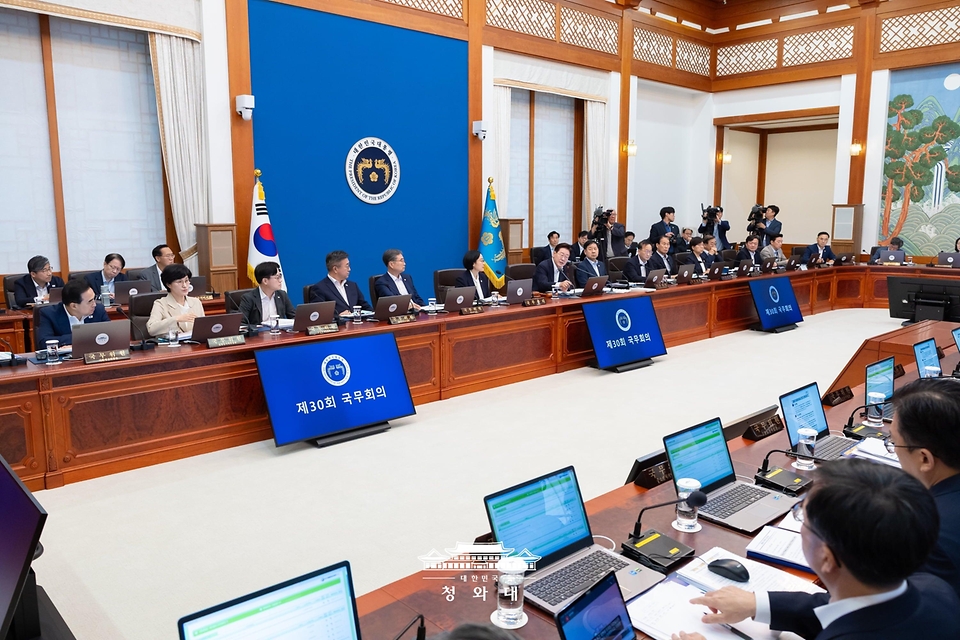 이재명 대통령이 7월 14일 청와대에서 열린 국무회의에서 발언하고 있다.