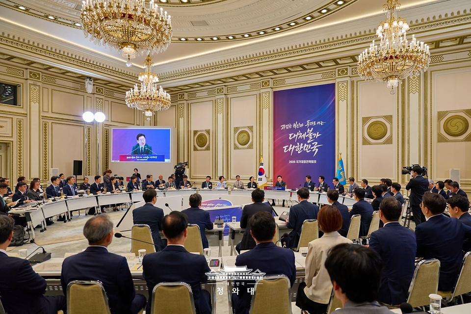 이재명 대통령이 7월 13일 청와대에서 열린 국가재정전략회의에서 발언하고 있다.