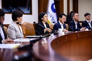 한성숙 국무총리가 7월 15일 정부서울청사에서 열린 비상경제점검회의에서 발언하고 있다.