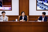 한성숙 국무총리가 7월 15일 정부서울청사에서 열린 비상경제점검회의에서 발언하고 있다.