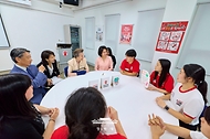 김혜경 여사와 영국 찰스 3세 국왕의 동생 앤 공주가 7월 15일 서울 마포구 세이브더칠드런 코리아에서 활동가들과 간담회를 진행하고 있다.