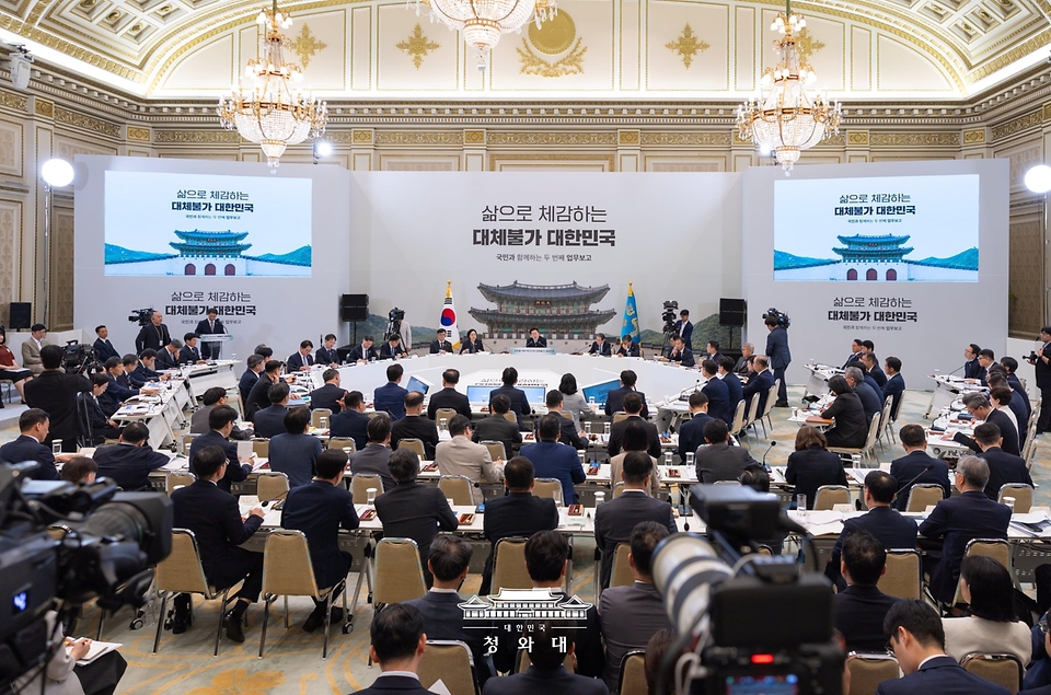 이재명 대통령이 7월 16일 청와대 영빈관에서 열린 과학기술정보통신부, 방송미디어통신위원회, 개인정보보호위원회 등에 대한 업무보고에서 발언하고 있다.